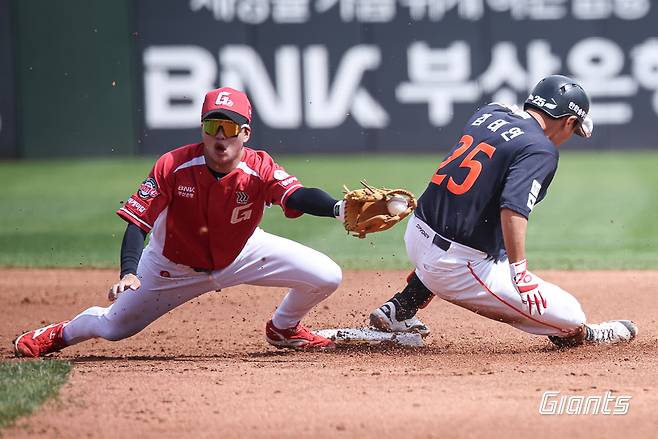 '패패패' 롯데 왜 이래, 실책에 주루사까지…결과+내용 모두 기대 이하였다 [부산 현장]