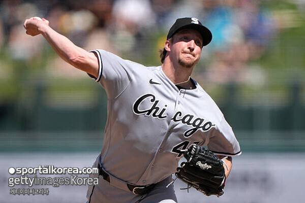 한국 돌아갈걸 그랬나, 승리까지 1아웃 남기고 강판당하다니…고전하는 'KBO MVP', 과연 명예 회복 가능할까