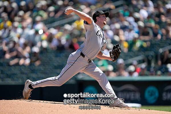한국 돌아갈걸 그랬나, 승리까지 1아웃 남기고 강판당하다니…고전하는 'KBO MVP', 과연 명예 회복 가능할까