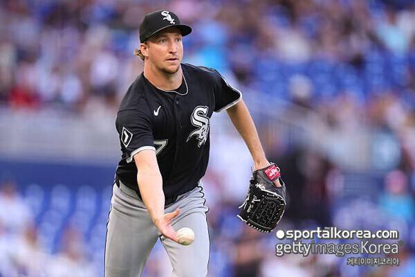 한국 돌아갈걸 그랬나, 승리까지 1아웃 남기고 강판당하다니…고전하는 'KBO MVP', 과연 명예 회복 가능할까