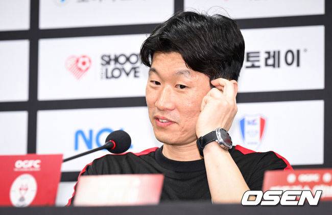 '무릎 수술' 박지성 교체 명단...'긱스-에브라' OGFC vs '산토스-염기훈-이관우' 수원 삼성, 레전드 매치 선발 공개[오!쎈 수원]