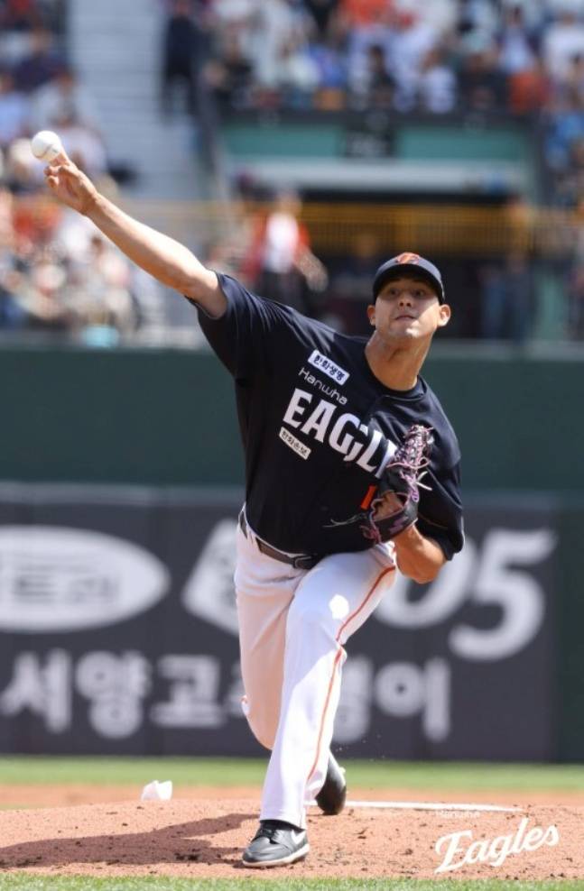 정우주→김서현→박상원 릴레이도 시나리오에서 그쳤다! '⅓이닝 7실점' 악몽의 한화 외인, 6이닝 무실점 반전투 [부산 현장]