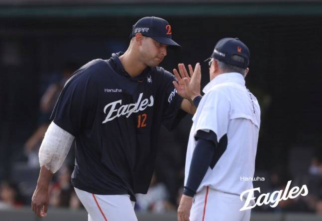 정우주→김서현→박상원 릴레이도 시나리오에서 그쳤다! '⅓이닝 7실점' 악몽의 한화 외인, 6이닝 무실점 반전투 [부산 현장]