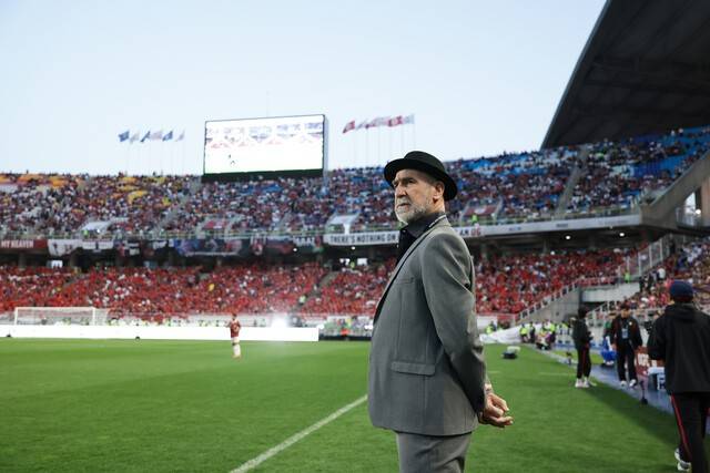 [BE.현장] 몸싸움‧파울‧태클에 경고까지! 패러다임 뒤바꾼 '전설들의 투혼'→ 수원 삼성, OGFC 상대로 1-0 '신승'… 막판엔 韓 전설도 출격!