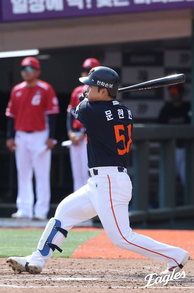 2연승 한화, '0.382 타율 4위' 이 선수 활약에 웃는다…'시즌 첫 4안타 폭발' 문현빈