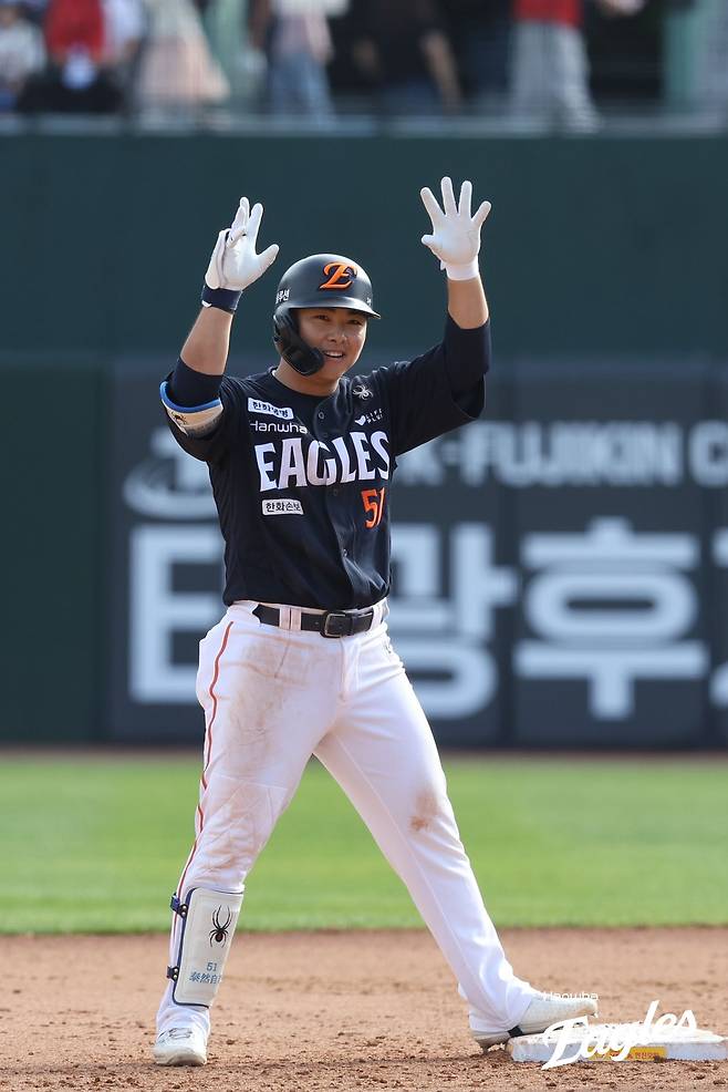 2연승 한화, '0.382 타율 4위' 이 선수 활약에 웃는다…'시즌 첫 4안타 폭발' 문현빈