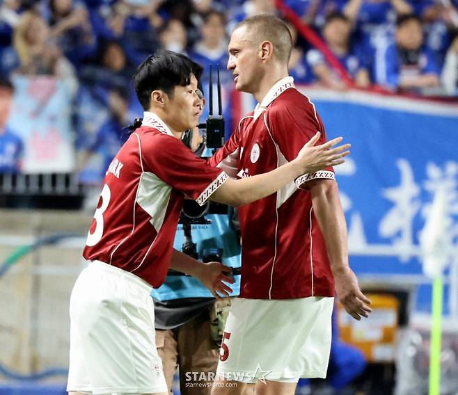 '무릎 괜찮나' 박지성 향했던 태클→직접 답했다