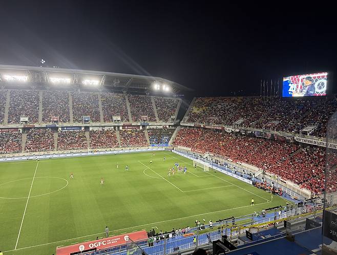 은퇴 선수 '레전드 매치'인데…3만8027명 구름 관중 몰렸다→한국서 '축구 콘텐츠', 안 되는 게 아니다