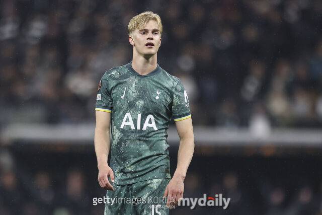 '아스날이 강등권 클럽 토트넘 기둥 뽑아간다'…25년 동안 없었던 영입 시도
