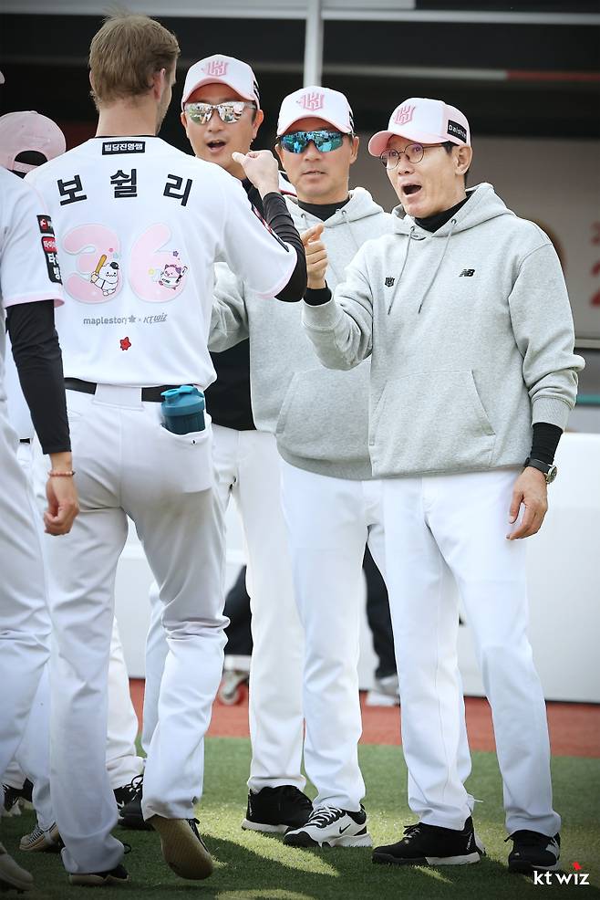 '반전 또 반전' 오타니 일면식도 없던 4점대 투수, '오타니 스위퍼'로 한국 에이스 된 사연 [IS 스타]