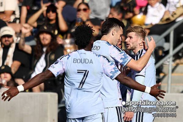 [MLS 리뷰] '손흥민 무득점' LAFC, 우승 도전 먹구름…5분 만에 3실점 붕괴→SON '前 동료' 베르너에 당했다, 산호세에 1-4 대패+선두와 5점차