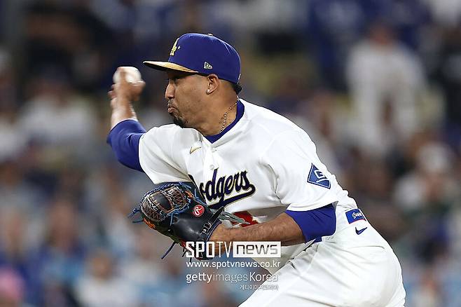 다저스 투자 또 ‘폭망’하나… 최강이래서 데려왔더니 ERA 10.50, 로버츠도 “걱정된다” 사색