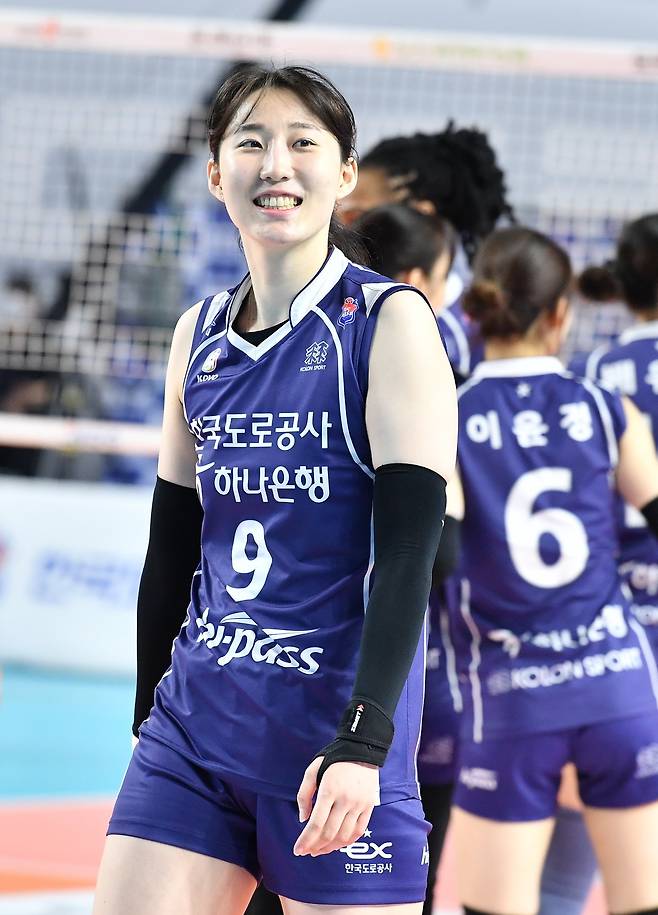 [단독] ‘클러치 박’의 ‘도로공사 리턴’ 초읽기…박정아, 페퍼저축은행과 계약서 사인하며 ‘사인 앤드 트레이드’ 첫 발걸음 내디뎠다 [남정훈의 오버 더 네트]