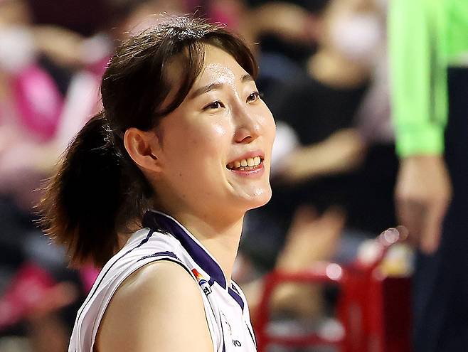 [단독] ‘클러치 박’의 ‘도로공사 리턴’ 초읽기…박정아, 페퍼저축은행과 계약서 사인하며 ‘사인 앤드 트레이드’ 첫 발걸음 내디뎠다 [남정훈의 오버 더 네트]