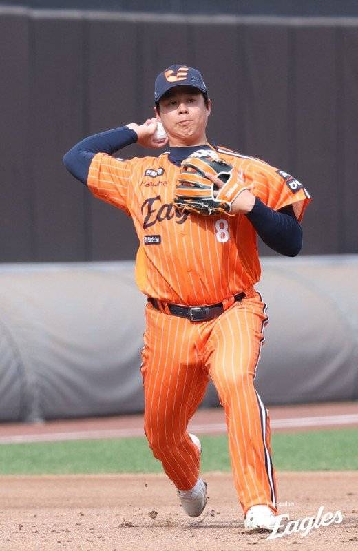 타격은 김기태·수비는 김성갑…한화 노시환 살리기 직접 나선 레전드들 ‘23일 1군 복귀 예정’