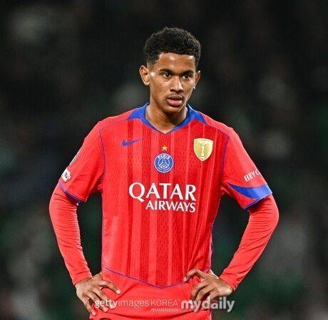 'PSG가 고전한 이유였다'…이강인 대신 선발 출전, 리옹전 패배에 혹평