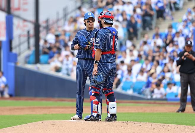 강민호 해명, '원태인 논란' 더 키웠다?…'내분' 아니라지만 LG 겨냥한 모양새 됐다