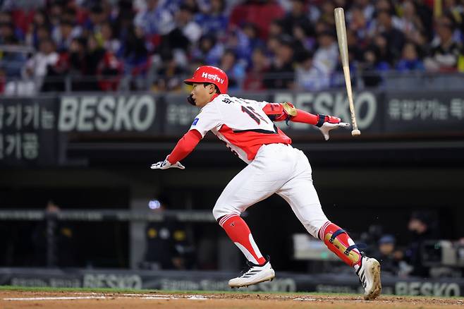 요즘 두산-KIA 팬은 이 선수 보는 낙에 산다...포텐셜 터진 ‘에너자이저’ 김민석-박재현