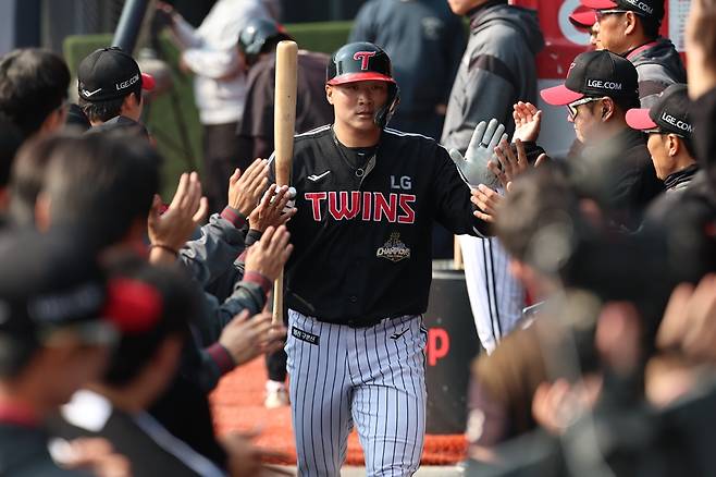 롯데-LG 속 타들어간다, 2군 씹어 먹었던 그 투맨쇼 어디갔나… 잘못하다 ‘노망주’ 된다