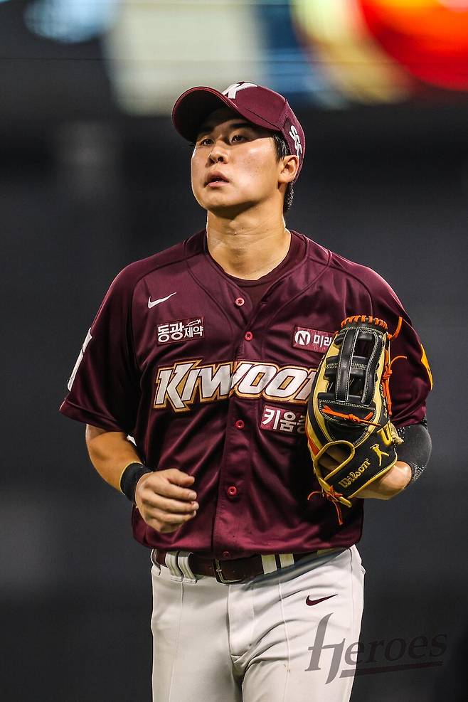 이게 야구천재의 삶인가…9억팔→타자변신→군입대, LG 12승 투수에 홈런 폭발