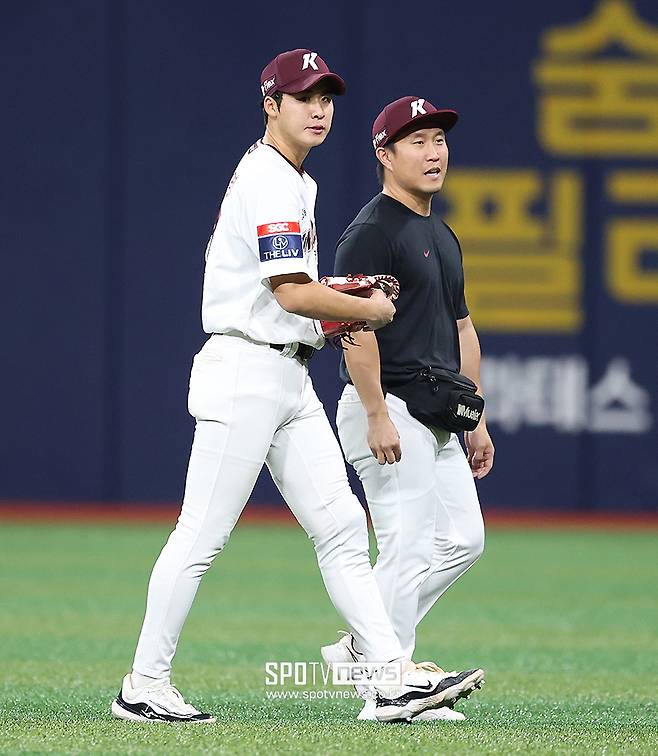 이게 야구천재의 삶인가…9억팔→타자변신→군입대, LG 12승 투수에 홈런 폭발