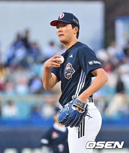 '와' 류현진 제치고 1위! 드래프트 초대도 못 받았는데 韓 평정 실화냐...1선발 같은 5선발, 당차게 외쳤다 “올해 10승 한다”