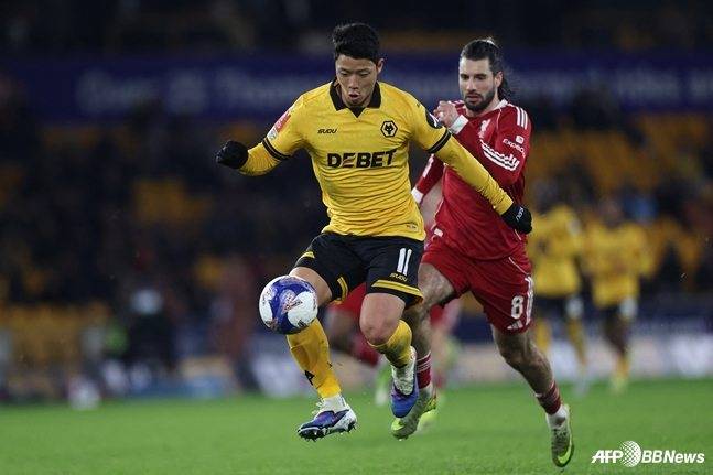 '중국인이 망쳤다' 황희찬의 울버햄프턴 강등