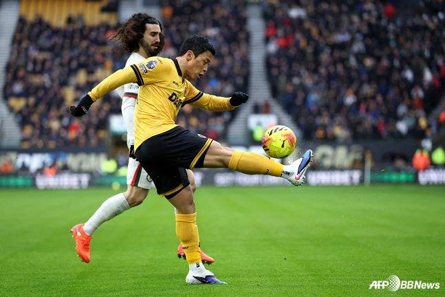 '중국인이 망쳤다' 황희찬의 울버햄프턴 강등