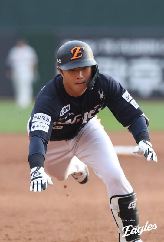 '외야 잔혹사' 종결! '김경문의 선택' 4할타자 → 득점·안타 1위 → 타점·OPS 2위…한화에 다 있다 [SC포커스]