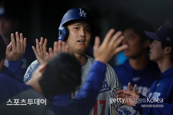 오타니, 52경기 연속 출루 성공…'亞 최고 기록' 추신수와 어깨 나란히
