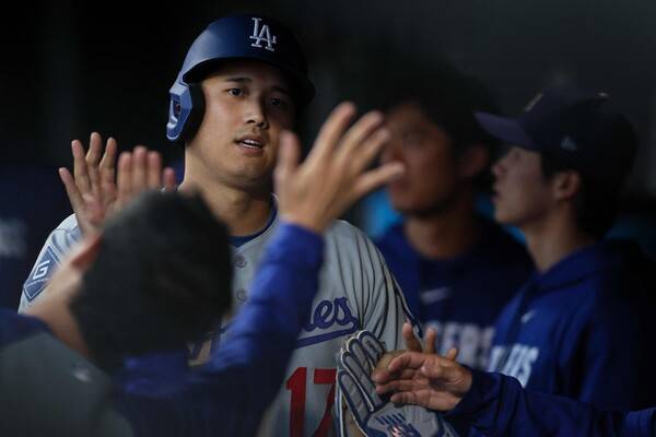 오타니, 추신수의 '52G 연속출루' 亞 신기록과 동률… 다저스 12-3 대승