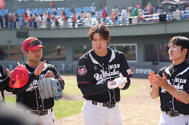 92홈런 거포 또또 터졌다! '손아섭 트레이드 상대' 만나 쐐기 홈런포 가동...울산웨일즈 '원정 6연전 단 1패' 상승세