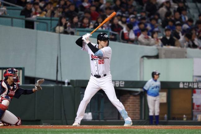 92홈런 거포 또또 터졌다! '손아섭 트레이드 상대' 만나 쐐기 홈런포 가동...울산웨일즈 '원정 6연전 단 1패' 상승세