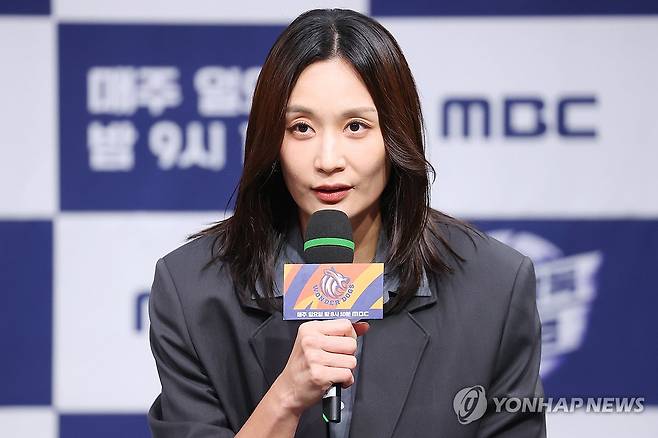 은퇴한 표승주, 1년 만에 복귀…사인앤드트레이드로 흥국생명행