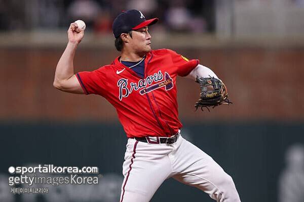 '5월 복귀 예정' 김하성, 그런데 구단은 로스터 제외 고민...'최소 2명 OUT' ATL, 로스터 대격변 예고