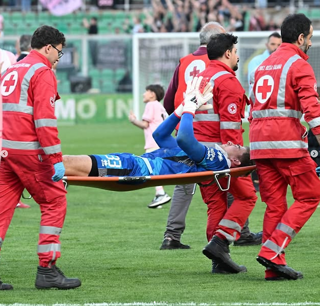 클린스만 전 한국 축구대표팀 감독 아들, 목뼈 골절로 ‘시즌 아웃’