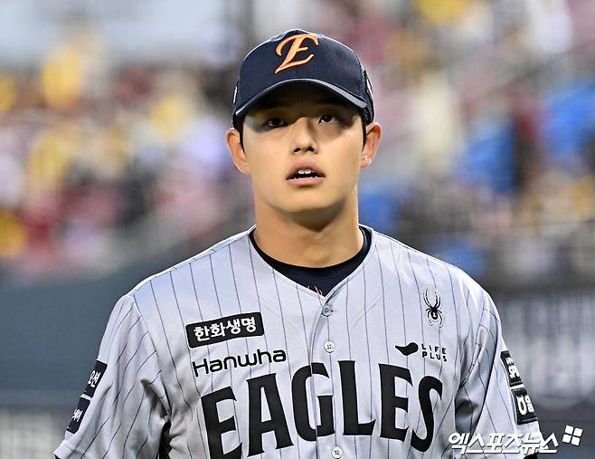 '한화 50억 유격수 만루 실책 치명타' 대전 왕자, 4회도 못 채우고 5실점 강판→김서현 투입 [잠실 라이브]