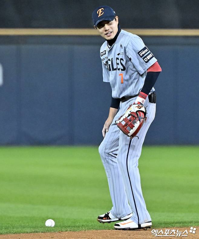 '한화 50억 유격수 만루 실책 치명타' 대전 왕자, 4회도 못 채우고 5실점 강판→김서현 투입 [잠실 라이브]