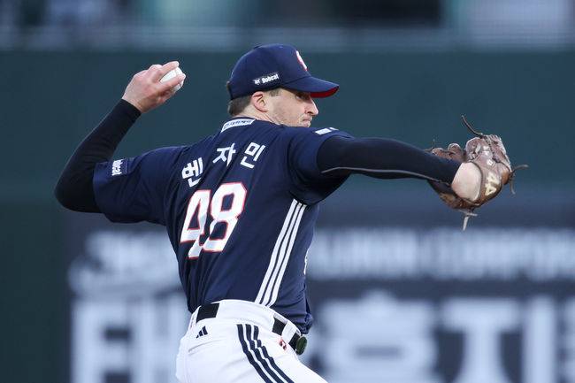 아! 승리까지 1아웃 남았는데, 군말 없이 내려왔다...'KBO 복귀전' 벤자민, 플렉센 잊게 할 무실점 호투 [오!쎈 부산]