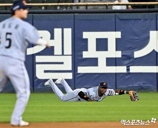 한화 이걸 놓치네, LG 원정 1:5→5:5→5:6…'심우준 치명적 실책→문동주 5실점 강판' 한화 총력전 빛 바랬다 [잠실:스코어]