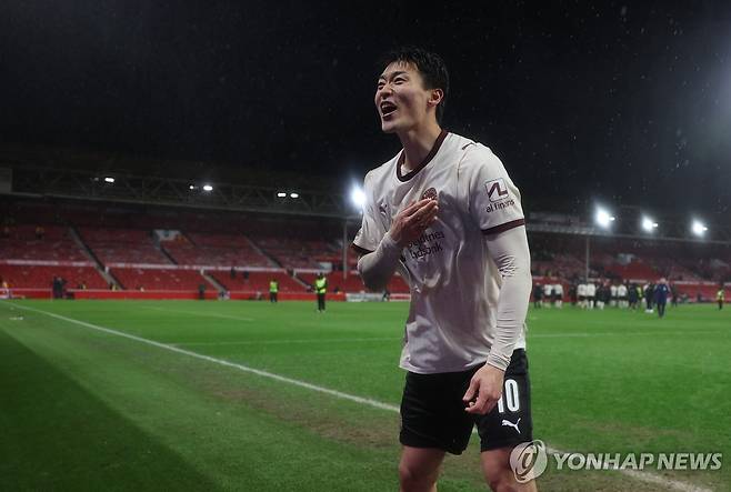 '조규성 동료' 19세 MF, 새벽에 흉기에 찔려 생명 위기…긴급 이송→인공 혼수→'수술 2회' 끝 극적 회복