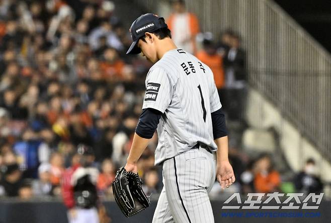 '158km 압도하다 한순간 붕괴' 문동주 무너뜨린 심우준 실책...병살로 끝났어야 했는데 [잠실 현장]
