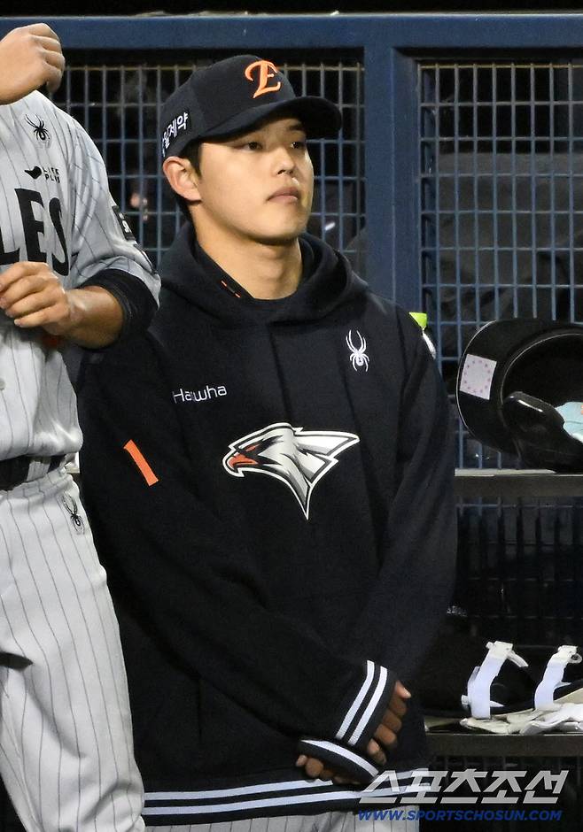 '158km 압도하다 한순간 붕괴' 문동주 무너뜨린 심우준 실책...병살로 끝났어야 했는데 [잠실 현장]