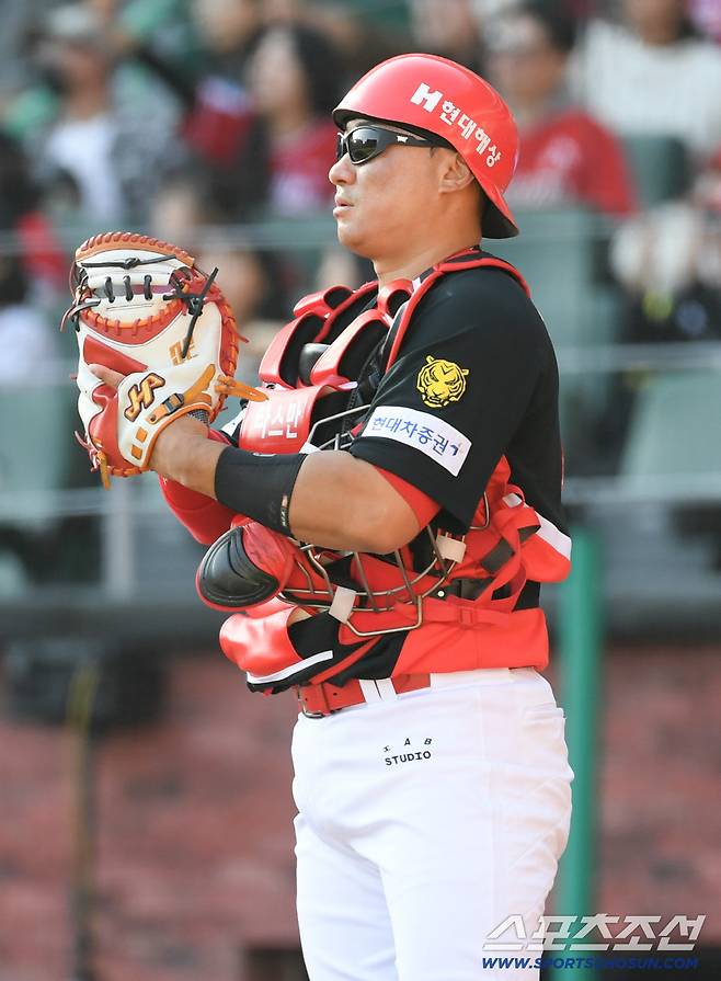 '부상 회복' 37세 KIA 주전 포수, 왜 1군 못 올라오나?