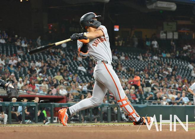 이정후, 김혜성과 맞대결 첫 타석부터 '안타+타점' 쾅…팀도 3:0리드