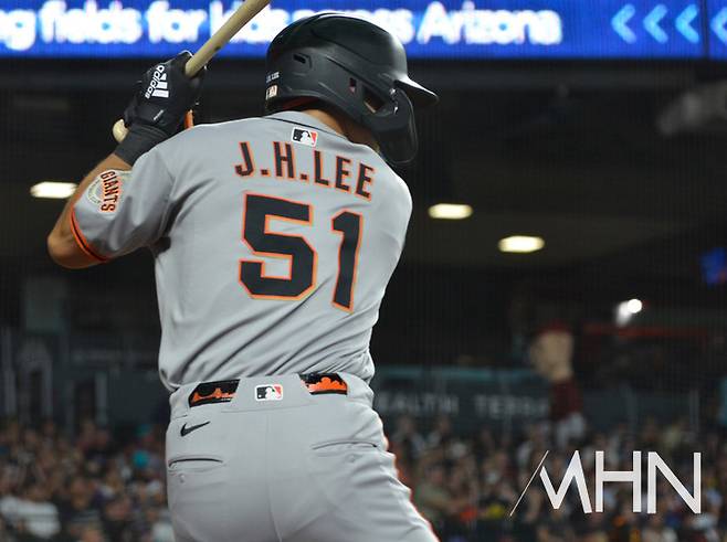 이정후, 김혜성과 맞대결 첫 타석부터 '안타+타점' 쾅…팀도 3:0리드