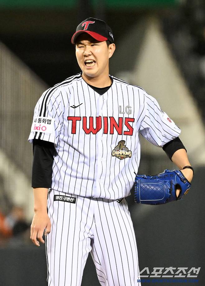 '1점 차에도 웃어?' 10경기 연속 무실점 세이브...LG 뒷문 지배하는 유영찬의 배짱 [잠실 현장]