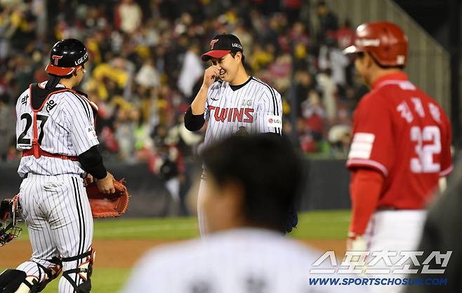 '1점 차에도 웃어?' 10경기 연속 무실점 세이브...LG 뒷문 지배하는 유영찬의 배짱 [잠실 현장]