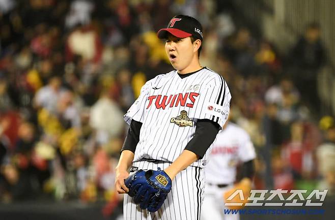 '1점 차에도 웃어?' 10경기 연속 무실점 세이브...LG 뒷문 지배하는 유영찬의 배짱 [잠실 현장]