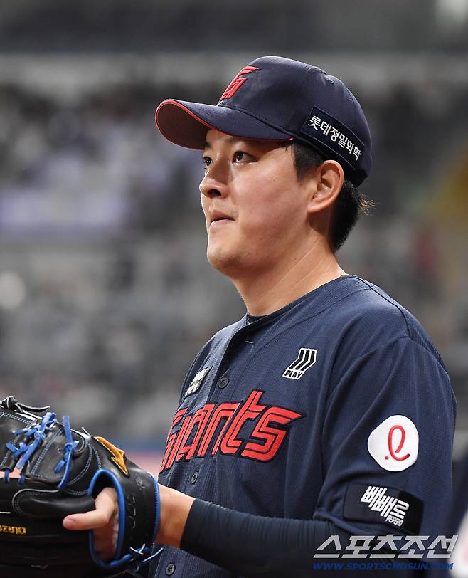 9회 아닌 8회에도 치명적 실점, 다시 평범해진 구위...롯데 김원중 어찌할꼬 [부산 현장]